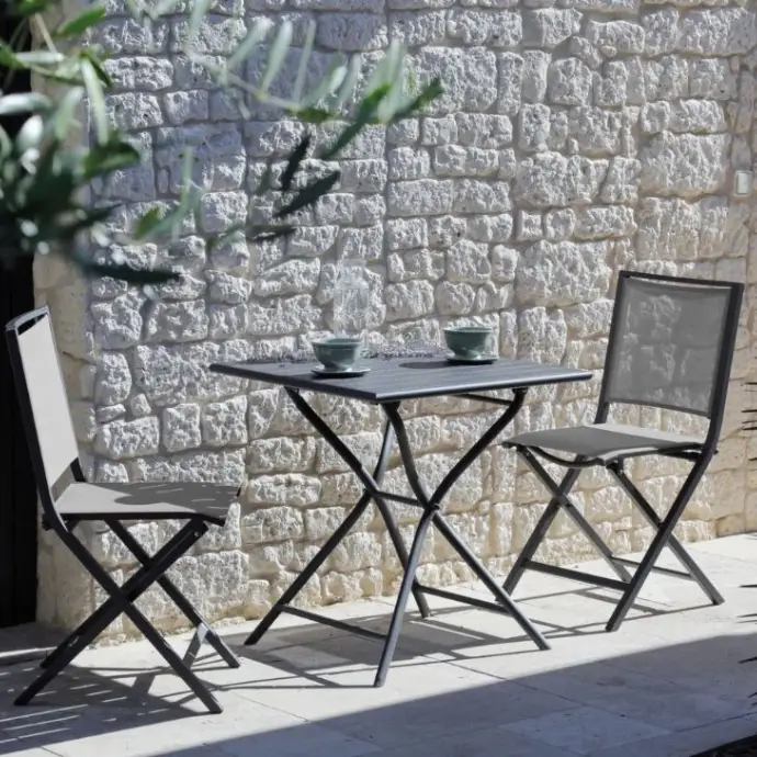 Tables &<br>chaises